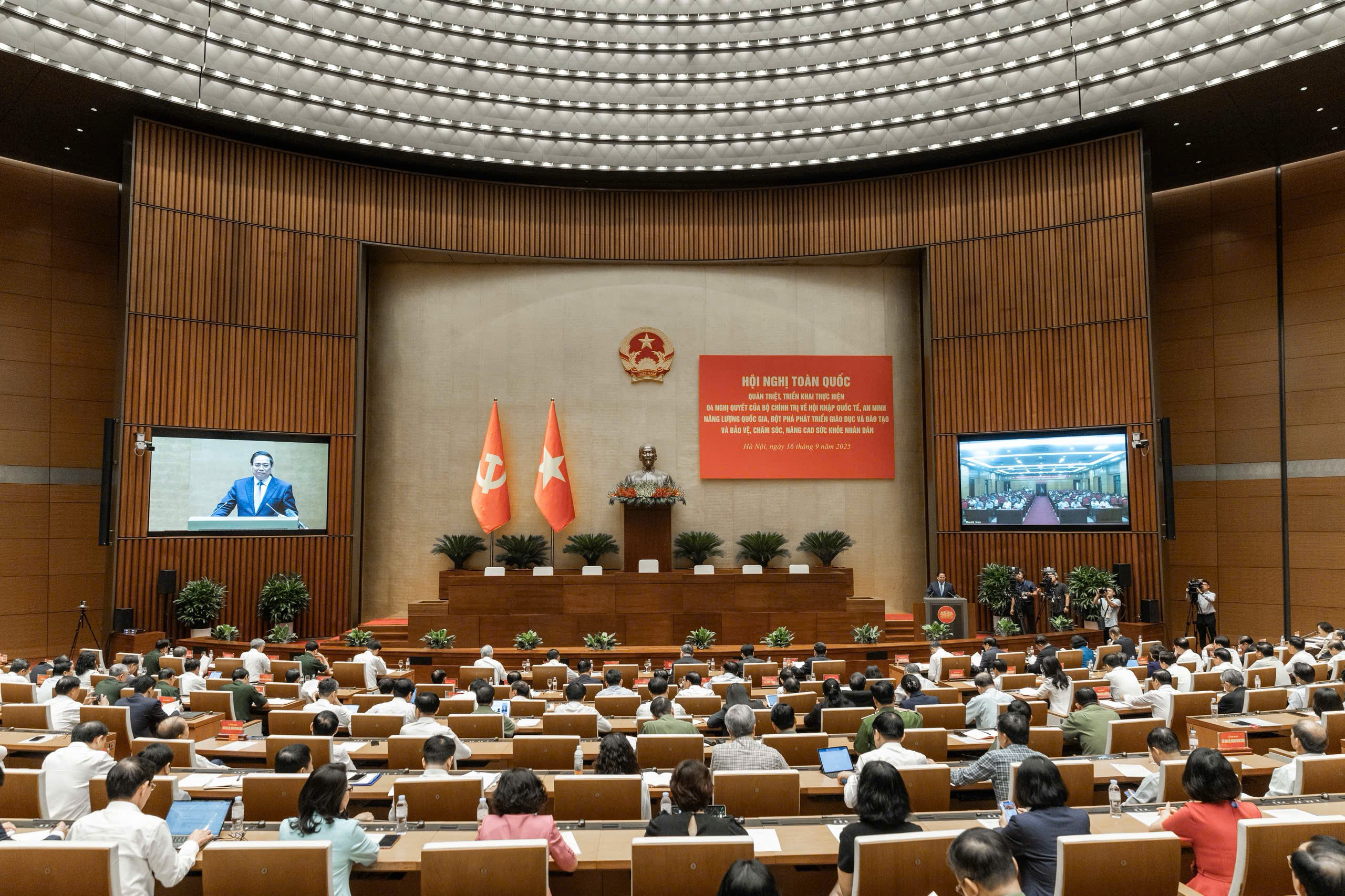 23498034331239500213